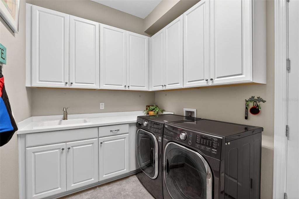 For Sale: $998,000 (3 beds, 3 baths, 2390 Square Feet)