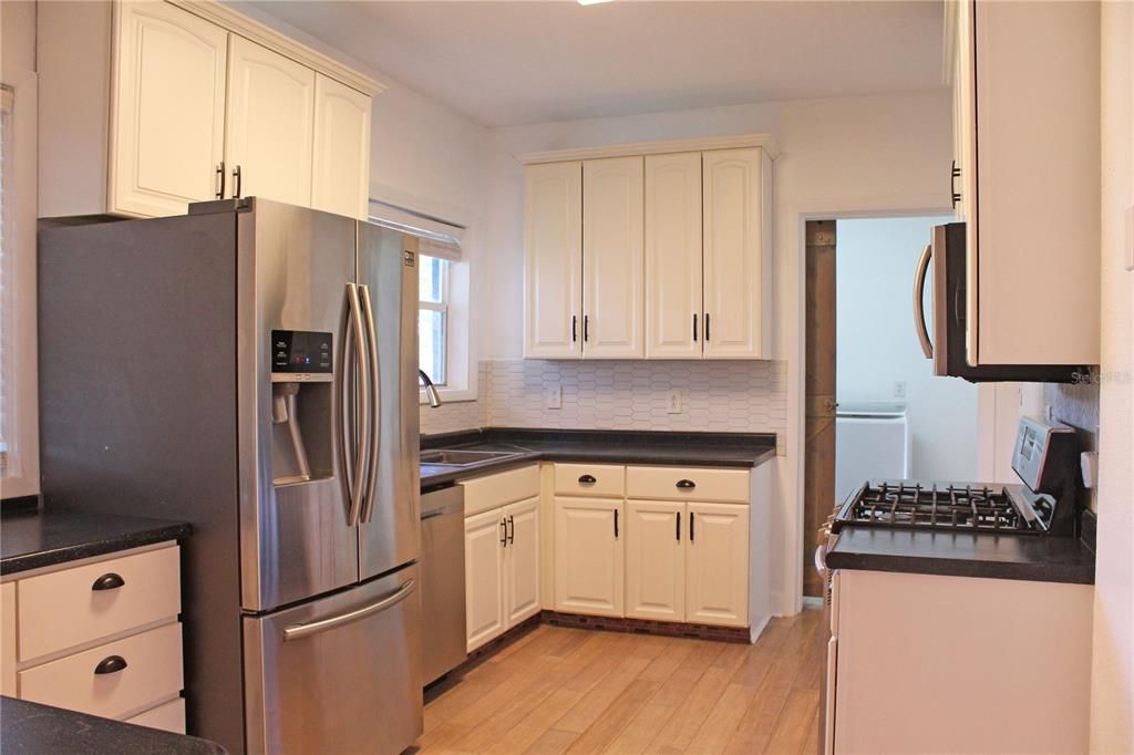 В аренду: $1,950 (3 спален, 2 ванн, 1798 Квадратных фут)