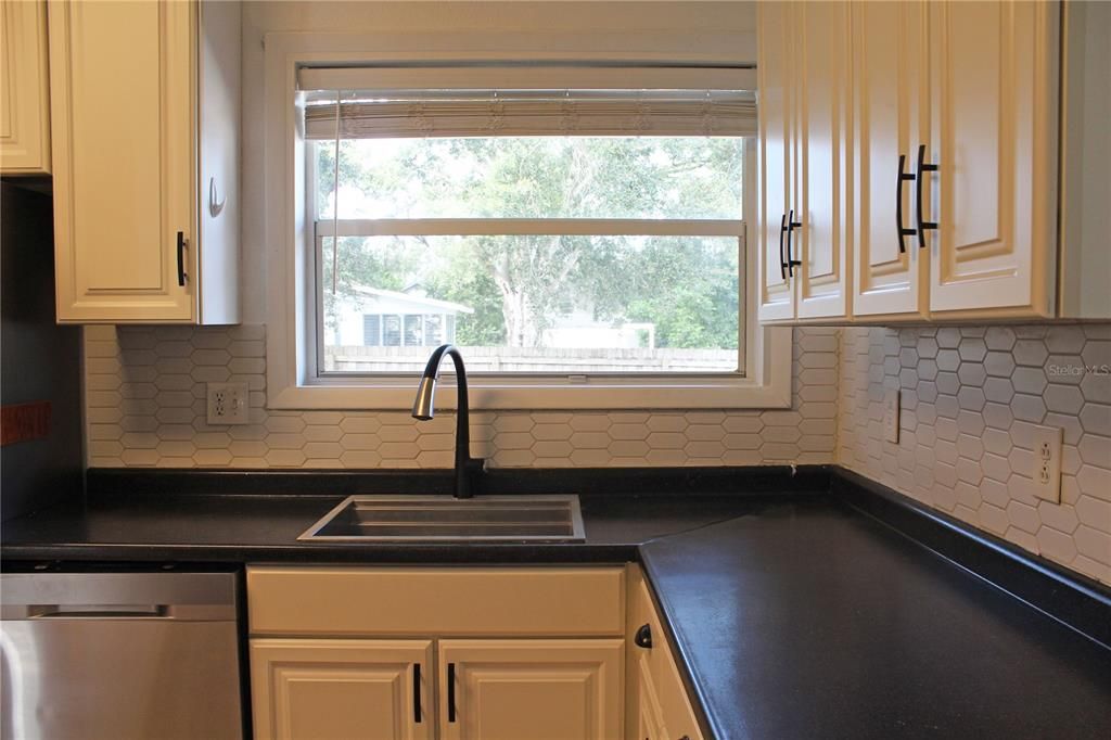 В аренду: $1,950 (3 спален, 2 ванн, 1798 Квадратных фут)