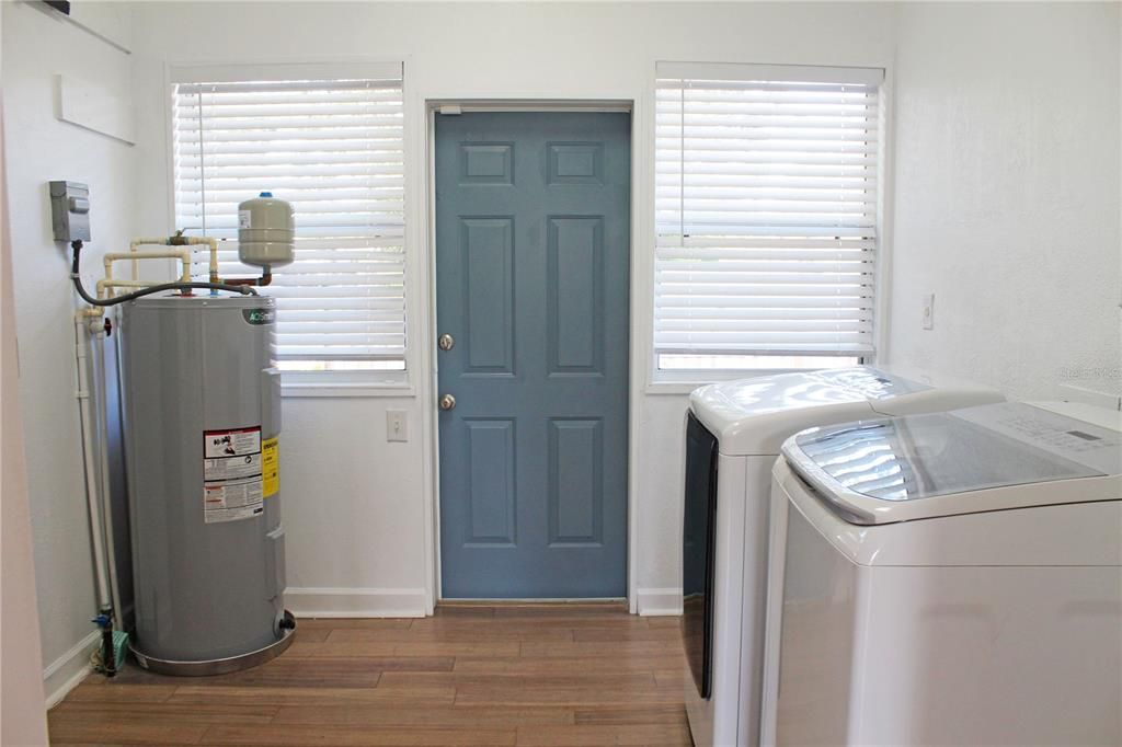 В аренду: $1,950 (3 спален, 2 ванн, 1798 Квадратных фут)