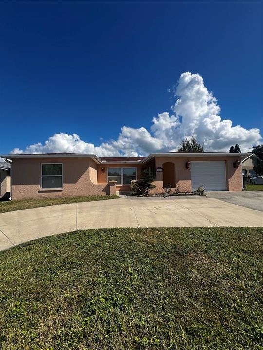 Recently Rented: $1,750 (3 beds, 2 baths, 1457 Square Feet)