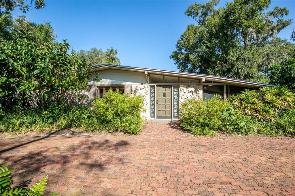 Recently Sold: $419,900 (3 beds, 2 baths, 1678 Square Feet)