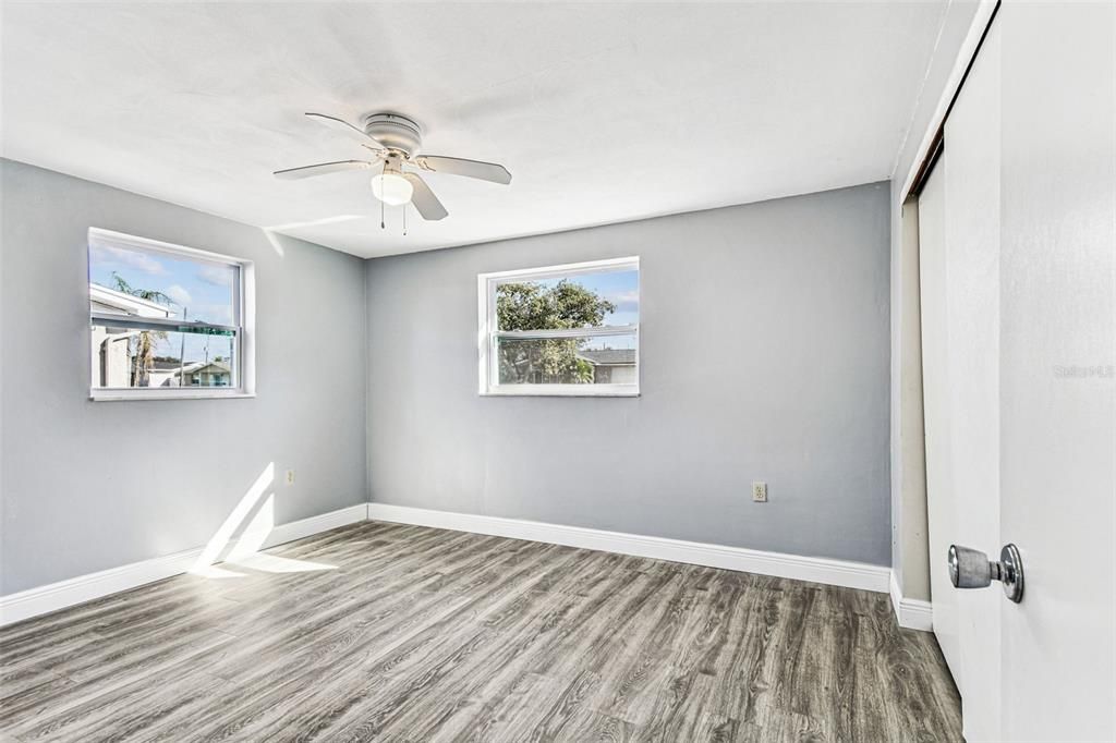 For Sale: $214,900 (2 beds, 1 baths, 972 Square Feet)