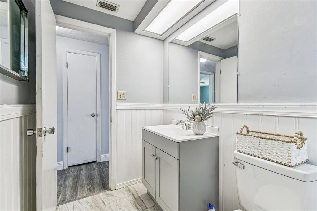 For Sale: $214,900 (2 beds, 1 baths, 972 Square Feet)