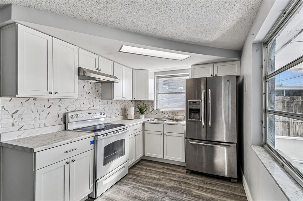 For Sale: $214,900 (2 beds, 1 baths, 972 Square Feet)