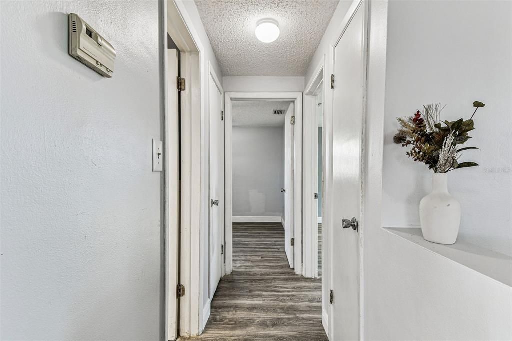 For Sale: $214,900 (2 beds, 1 baths, 972 Square Feet)