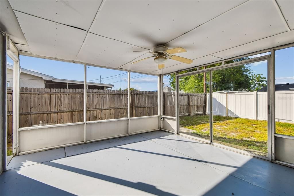 For Sale: $214,900 (2 beds, 1 baths, 972 Square Feet)