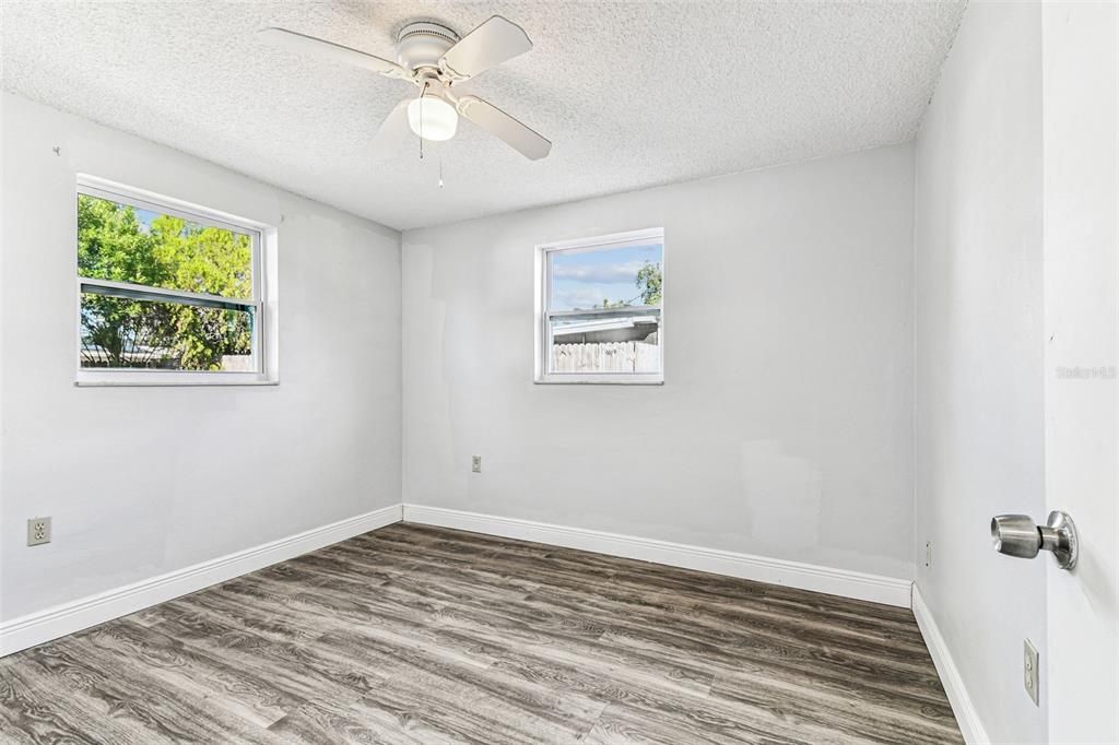 For Sale: $214,900 (2 beds, 1 baths, 972 Square Feet)