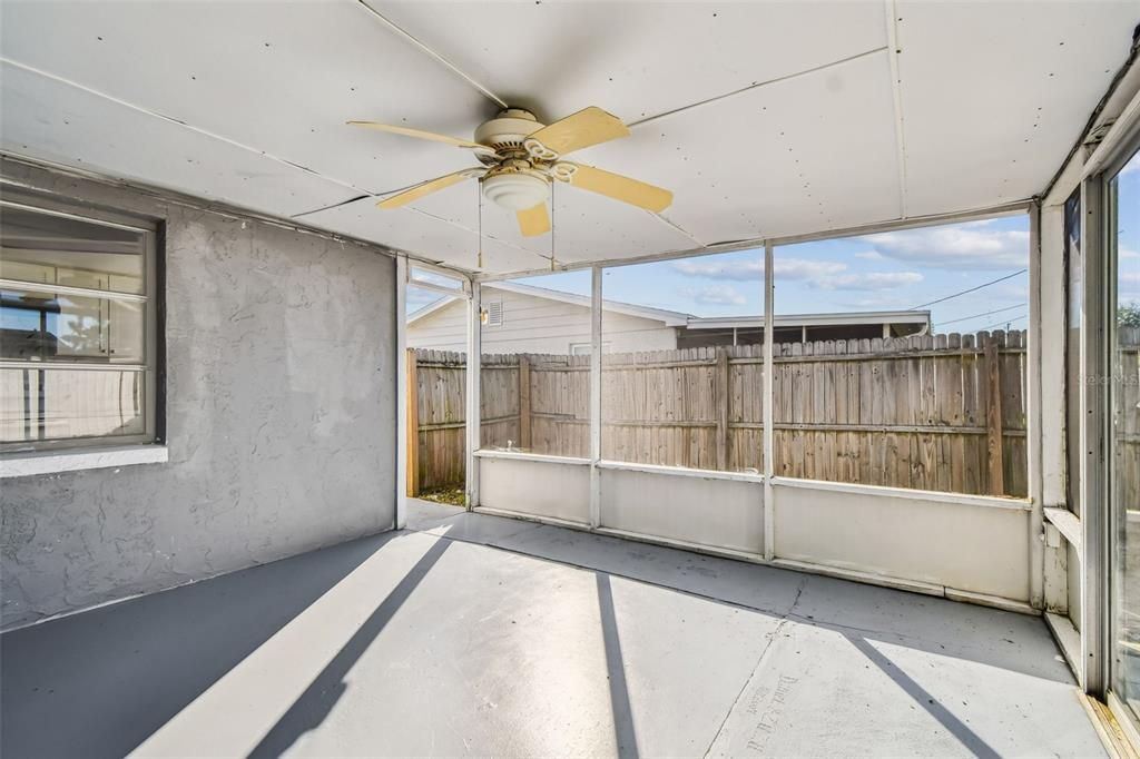 For Sale: $214,900 (2 beds, 1 baths, 972 Square Feet)