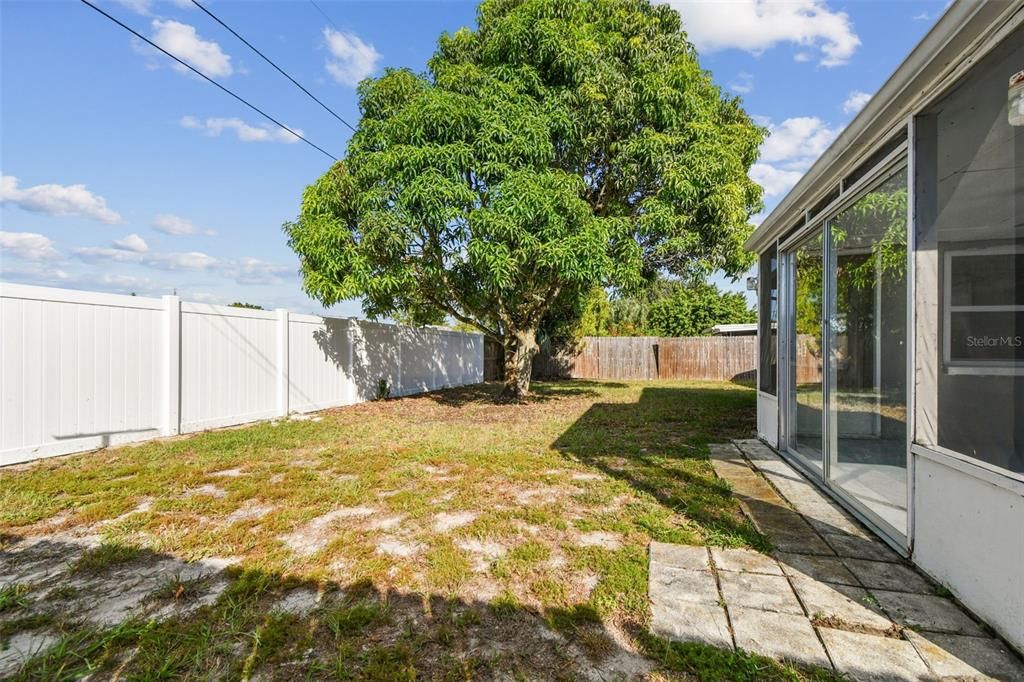 For Sale: $214,900 (2 beds, 1 baths, 972 Square Feet)