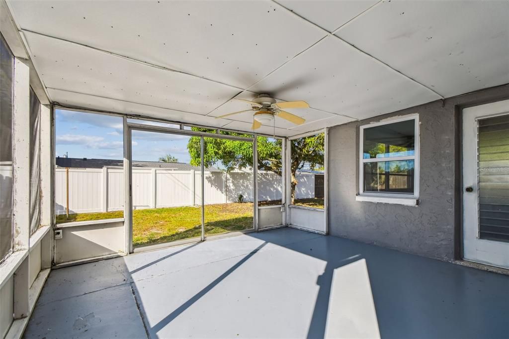 For Sale: $214,900 (2 beds, 1 baths, 972 Square Feet)