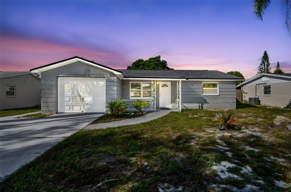 For Sale: $214,900 (2 beds, 1 baths, 972 Square Feet)