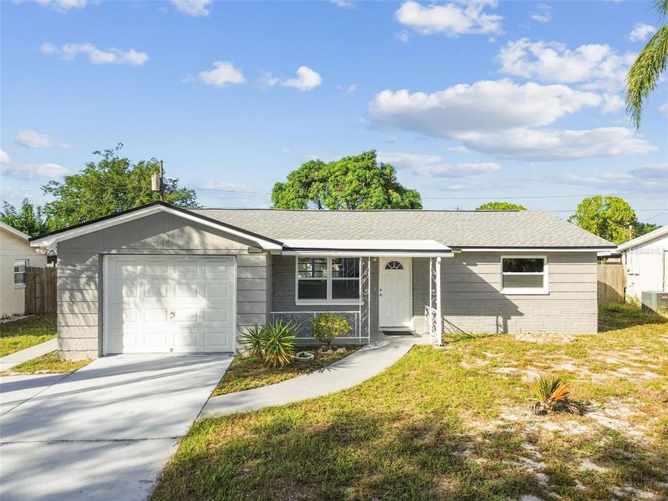 For Sale: $214,900 (2 beds, 1 baths, 972 Square Feet)