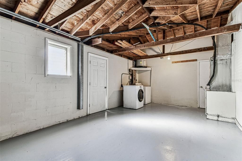 For Sale: $214,900 (2 beds, 1 baths, 972 Square Feet)