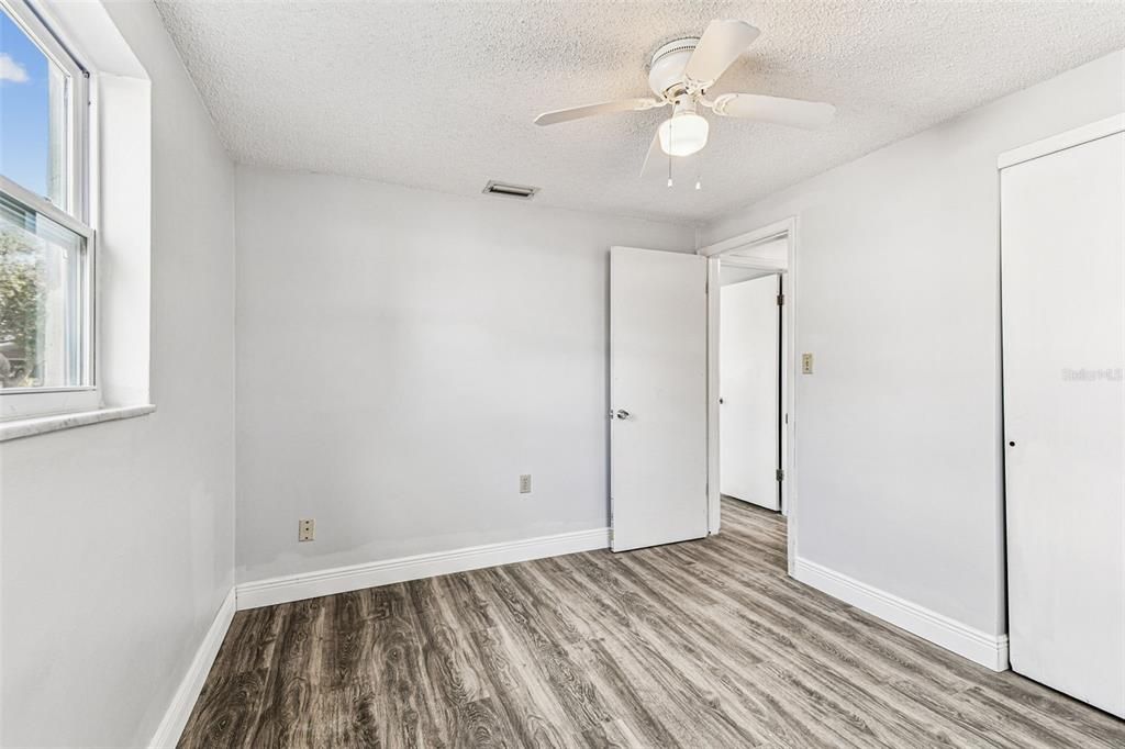 For Sale: $214,900 (2 beds, 1 baths, 972 Square Feet)