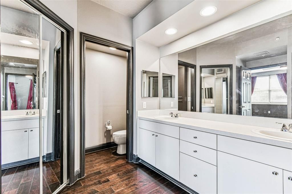 For Sale: $320,000 (2 beds, 2 baths, 1320 Square Feet)