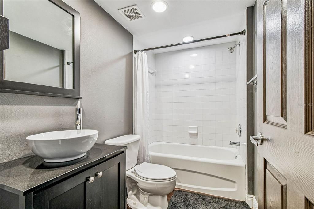 For Sale: $320,000 (2 beds, 2 baths, 1320 Square Feet)