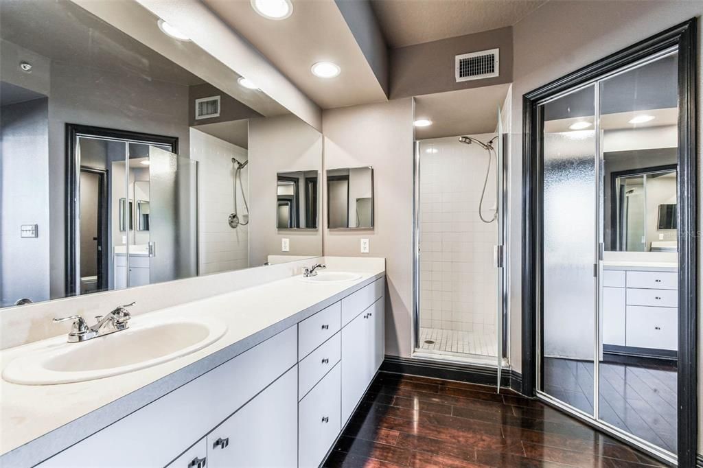 For Sale: $320,000 (2 beds, 2 baths, 1320 Square Feet)