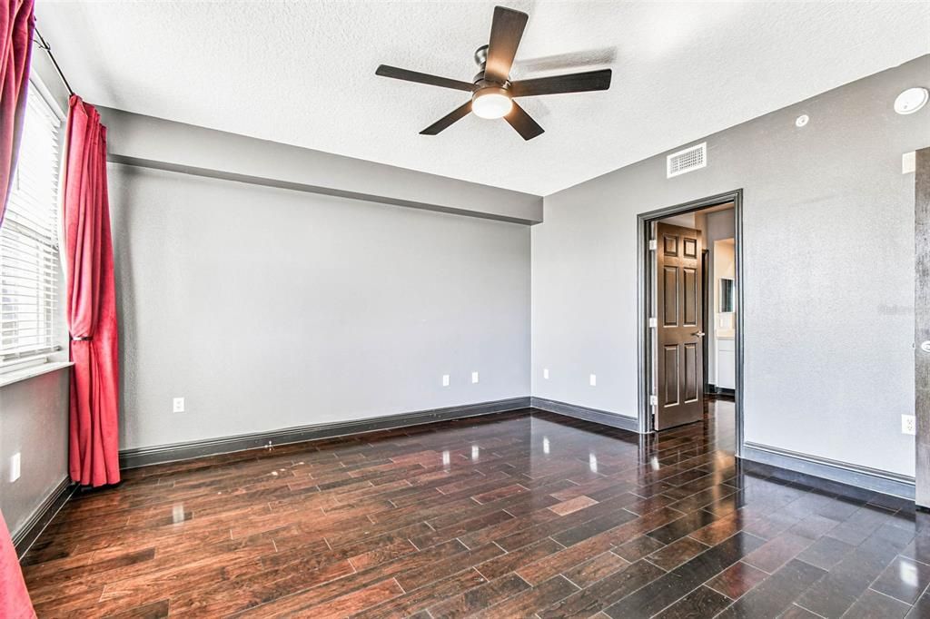 For Sale: $320,000 (2 beds, 2 baths, 1320 Square Feet)