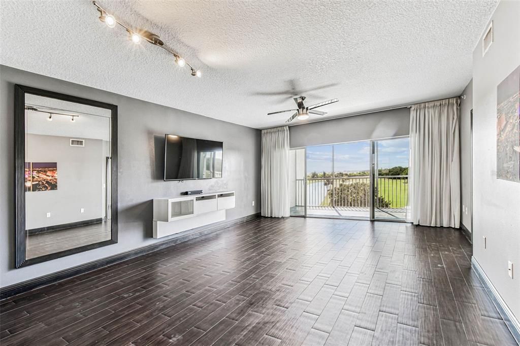 For Sale: $320,000 (2 beds, 2 baths, 1320 Square Feet)