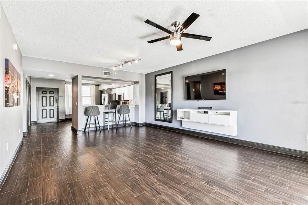 For Sale: $320,000 (2 beds, 2 baths, 1320 Square Feet)