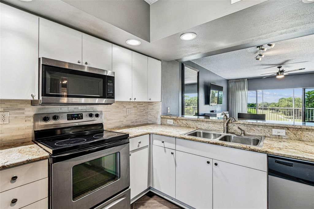 For Sale: $320,000 (2 beds, 2 baths, 1320 Square Feet)