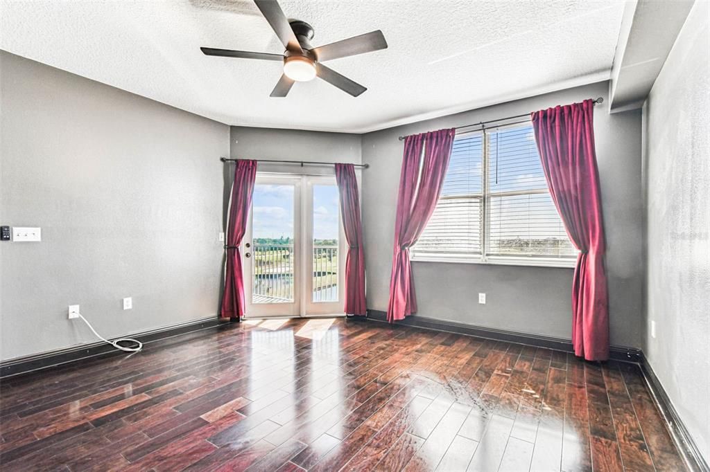 For Sale: $320,000 (2 beds, 2 baths, 1320 Square Feet)