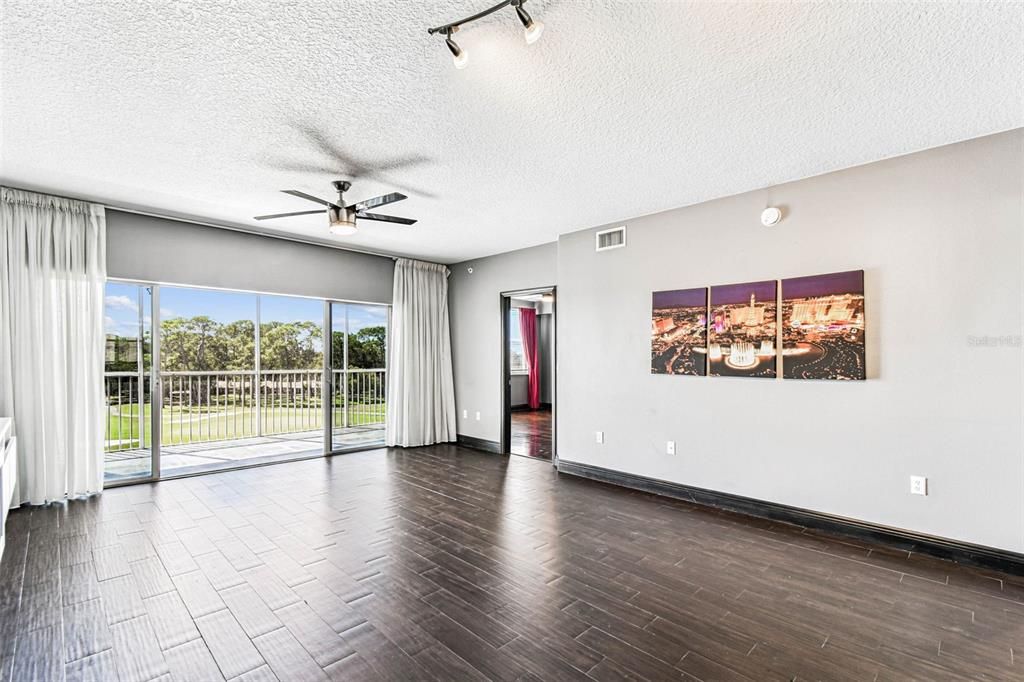 For Sale: $320,000 (2 beds, 2 baths, 1320 Square Feet)