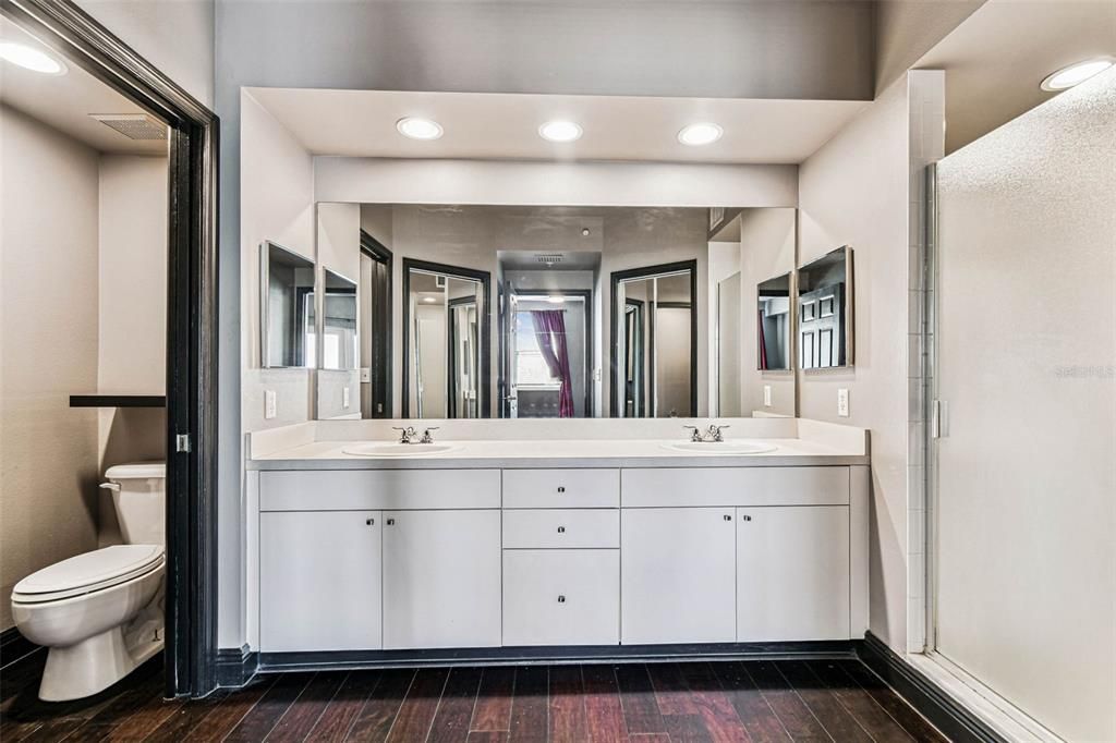 For Sale: $320,000 (2 beds, 2 baths, 1320 Square Feet)