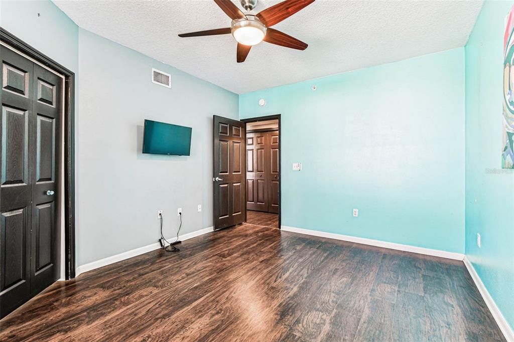 For Sale: $320,000 (2 beds, 2 baths, 1320 Square Feet)