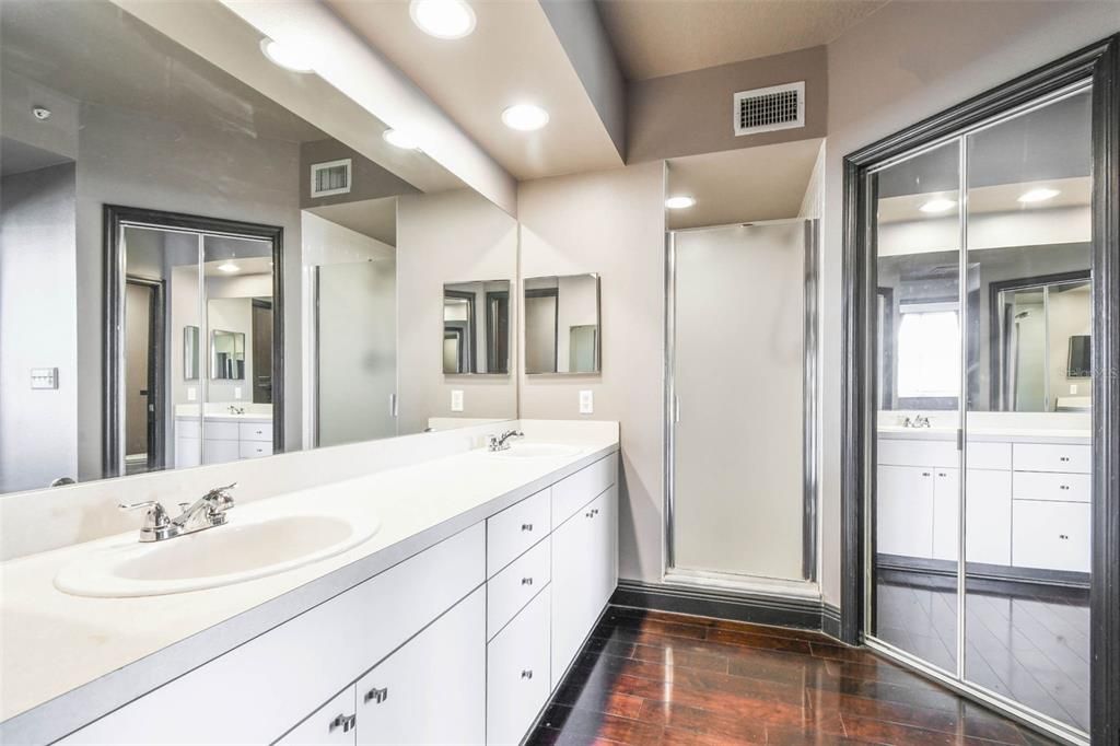 For Sale: $320,000 (2 beds, 2 baths, 1320 Square Feet)