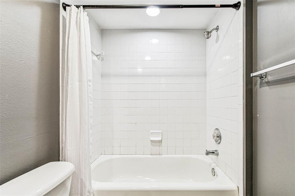 For Sale: $320,000 (2 beds, 2 baths, 1320 Square Feet)