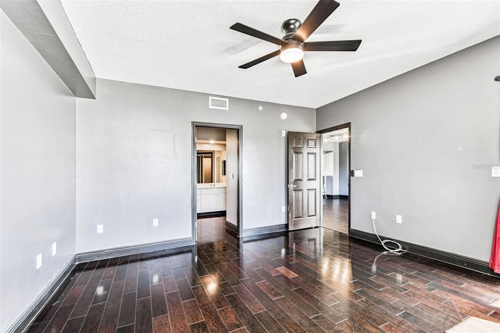 For Sale: $320,000 (2 beds, 2 baths, 1320 Square Feet)