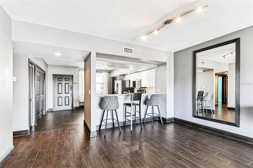 For Sale: $320,000 (2 beds, 2 baths, 1320 Square Feet)