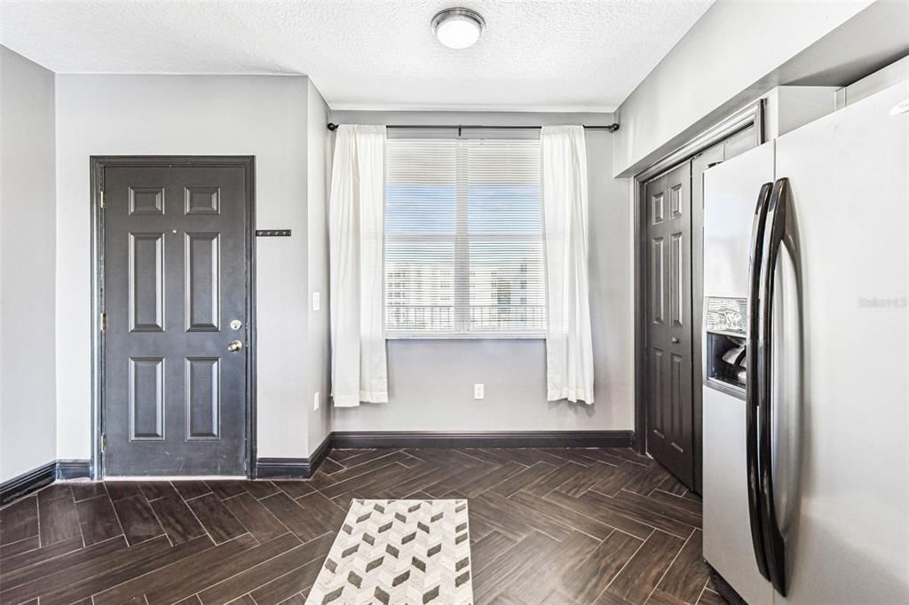 For Sale: $320,000 (2 beds, 2 baths, 1320 Square Feet)