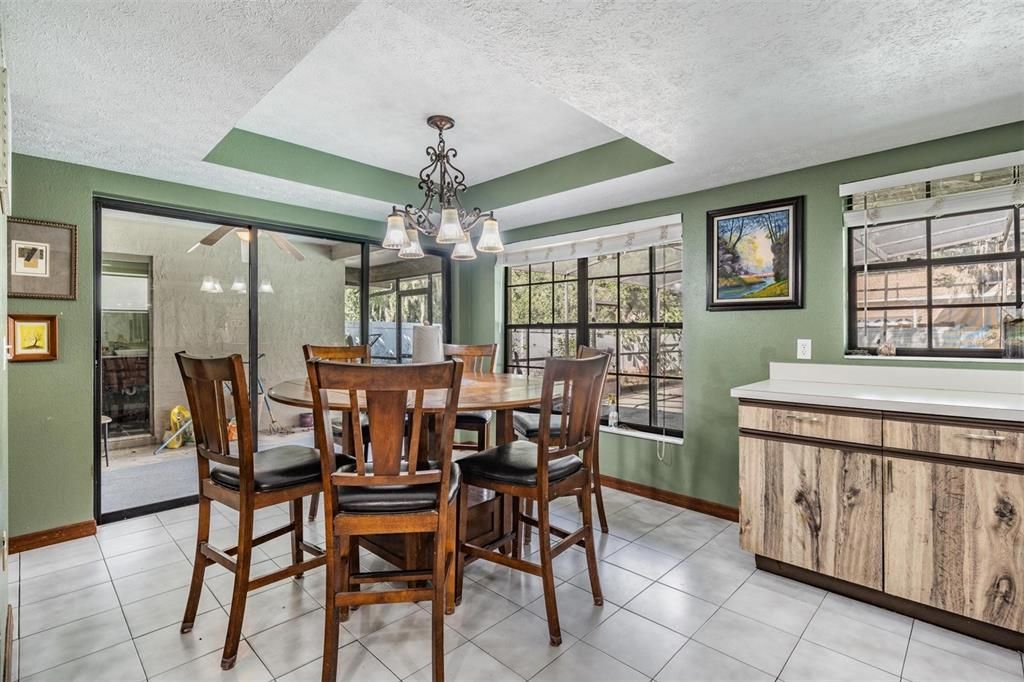 For Sale: $740,000 (5 beds, 5 baths, 4204 Square Feet)