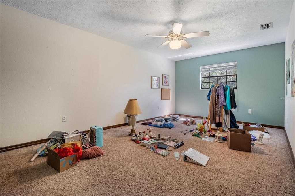 For Sale: $740,000 (5 beds, 5 baths, 4204 Square Feet)