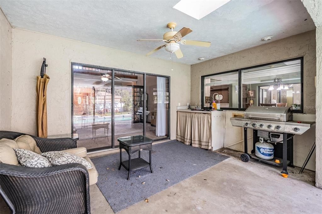 For Sale: $740,000 (5 beds, 5 baths, 4204 Square Feet)