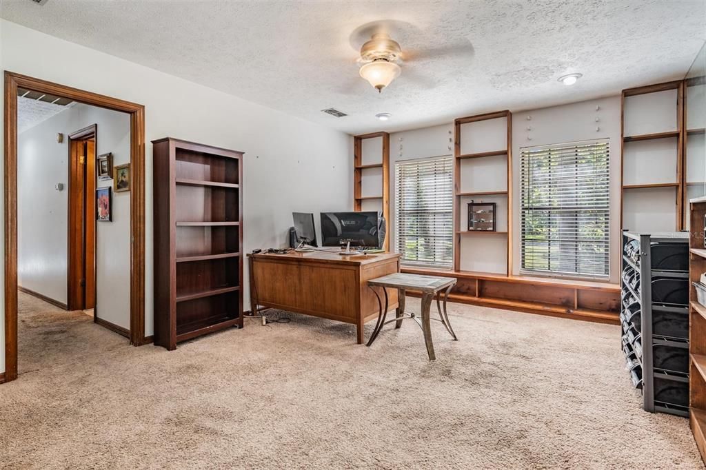 For Sale: $740,000 (5 beds, 5 baths, 4204 Square Feet)