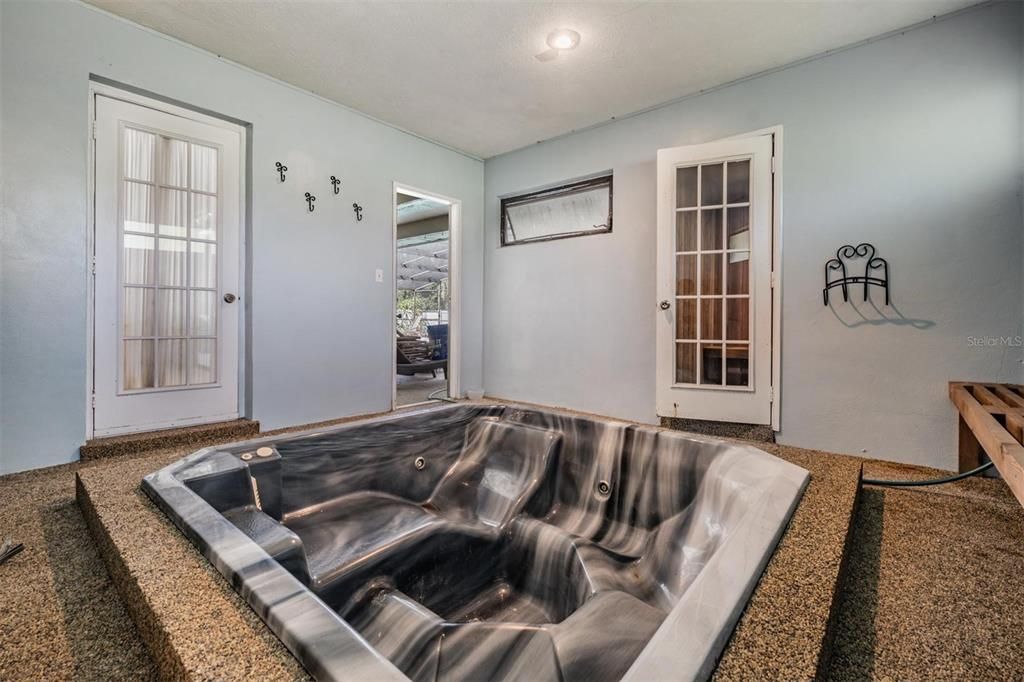 For Sale: $740,000 (5 beds, 5 baths, 4204 Square Feet)