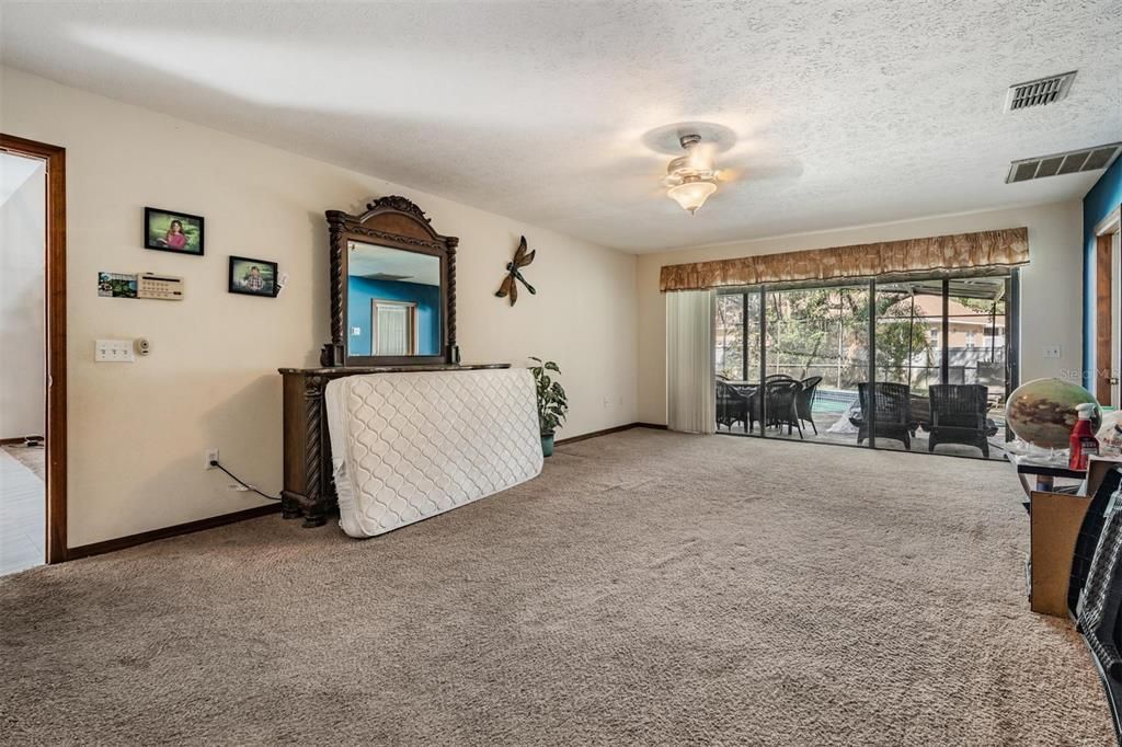 For Sale: $740,000 (5 beds, 5 baths, 4204 Square Feet)