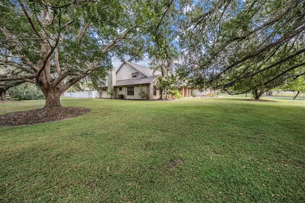 For Sale: $740,000 (5 beds, 5 baths, 4204 Square Feet)