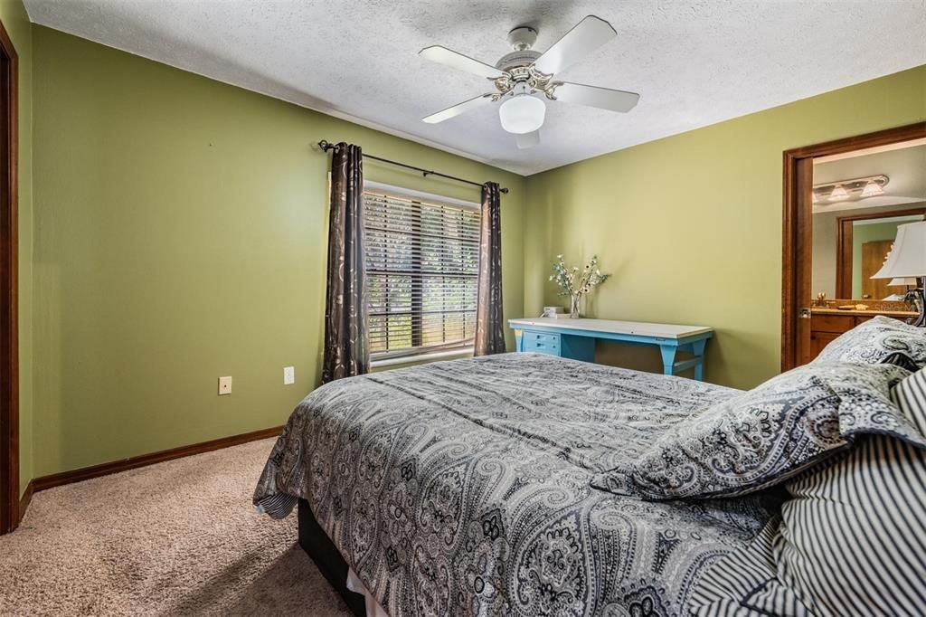 For Sale: $740,000 (5 beds, 5 baths, 4204 Square Feet)