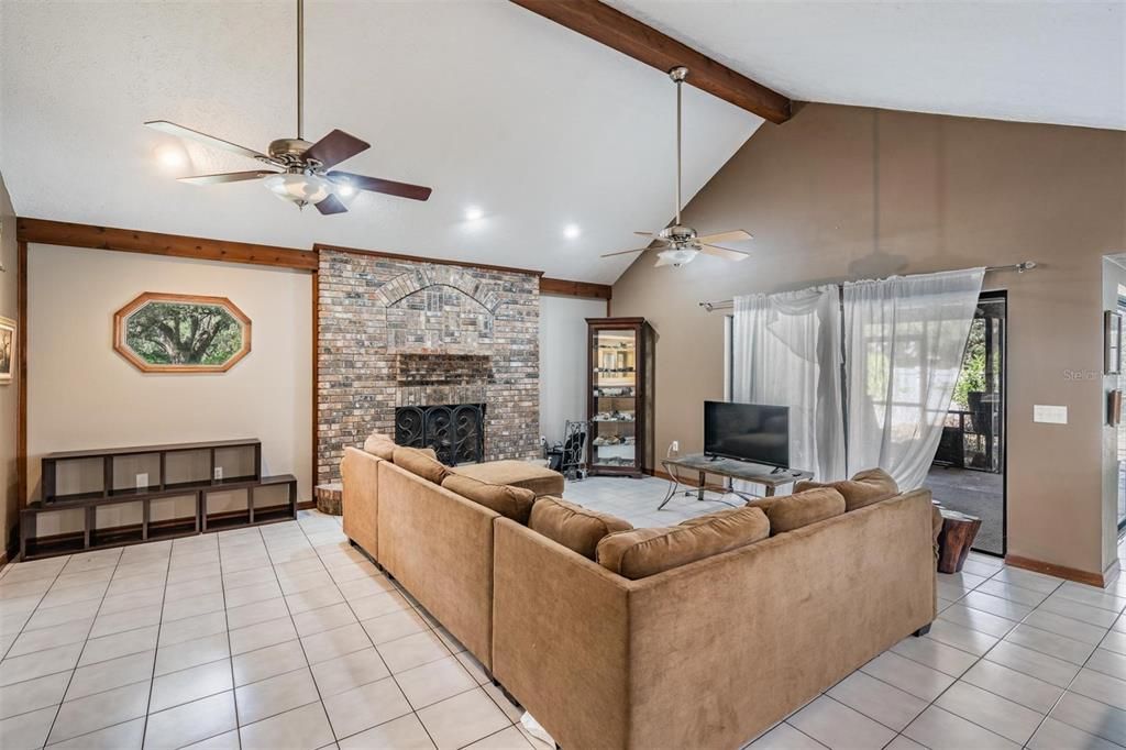 For Sale: $740,000 (5 beds, 5 baths, 4204 Square Feet)