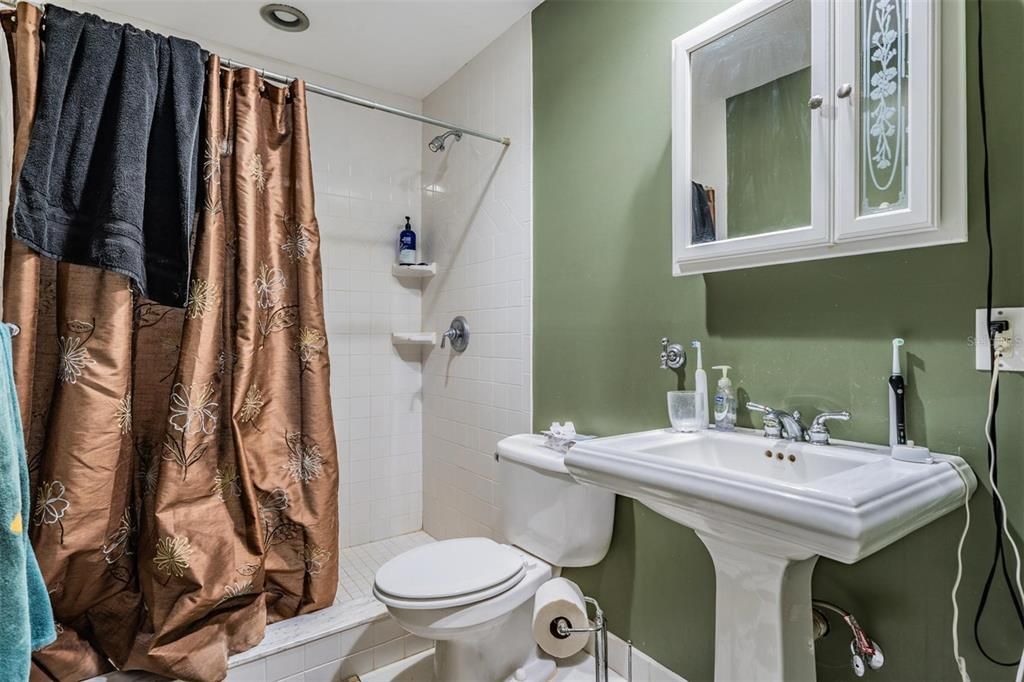 For Sale: $740,000 (5 beds, 5 baths, 4204 Square Feet)