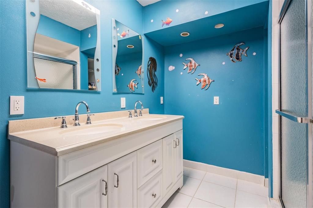 For Sale: $740,000 (5 beds, 5 baths, 4204 Square Feet)