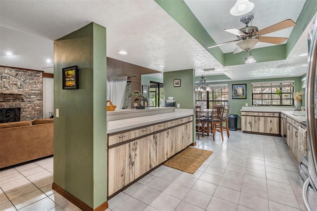 For Sale: $740,000 (5 beds, 5 baths, 4204 Square Feet)