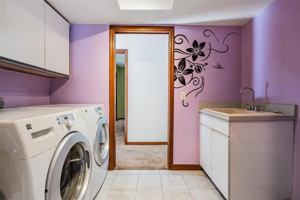 For Sale: $740,000 (5 beds, 5 baths, 4204 Square Feet)