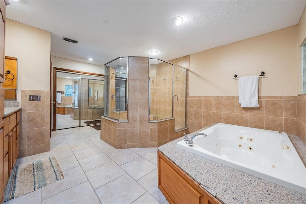 For Sale: $740,000 (5 beds, 5 baths, 4204 Square Feet)