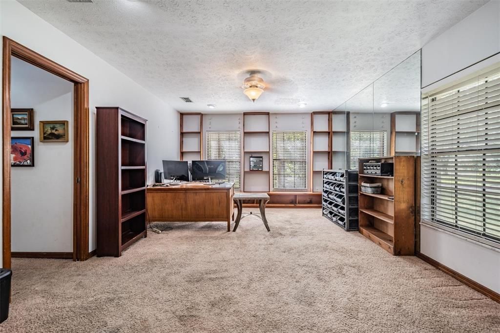 For Sale: $740,000 (5 beds, 5 baths, 4204 Square Feet)